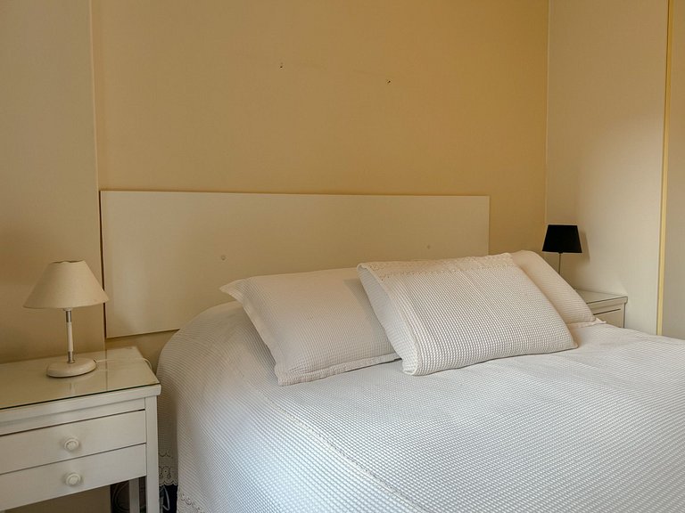 Apartamento lindo e amplo no Leblon