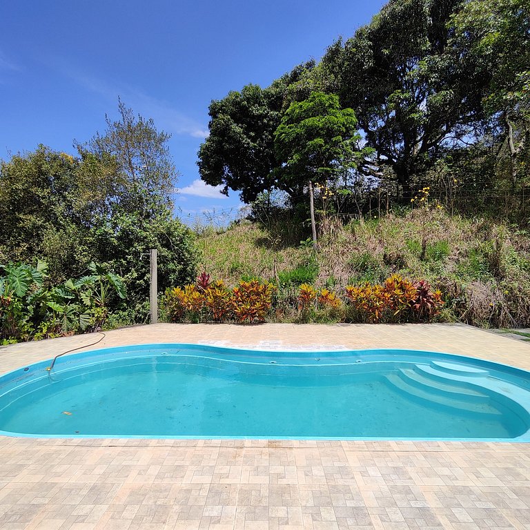 Casa de Campo Com Piscina e Churrasqueira