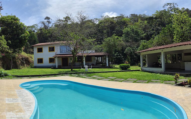 Casa de Campo Com Piscina e Churrasqueira