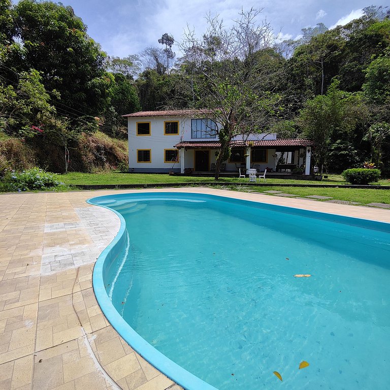 Casa de Campo Com Piscina e Churrasqueira