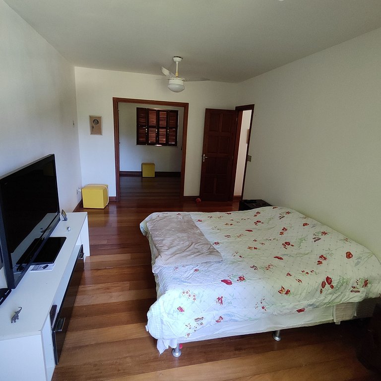 Casa de Campo Com Piscina e Churrasqueira