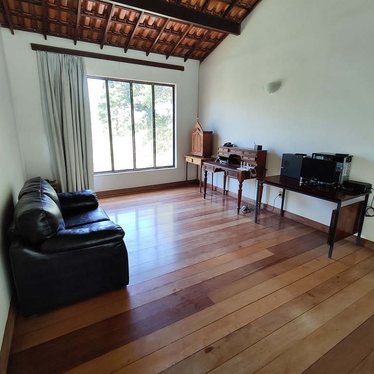 Casa de Campo Com Piscina e Churrasqueira