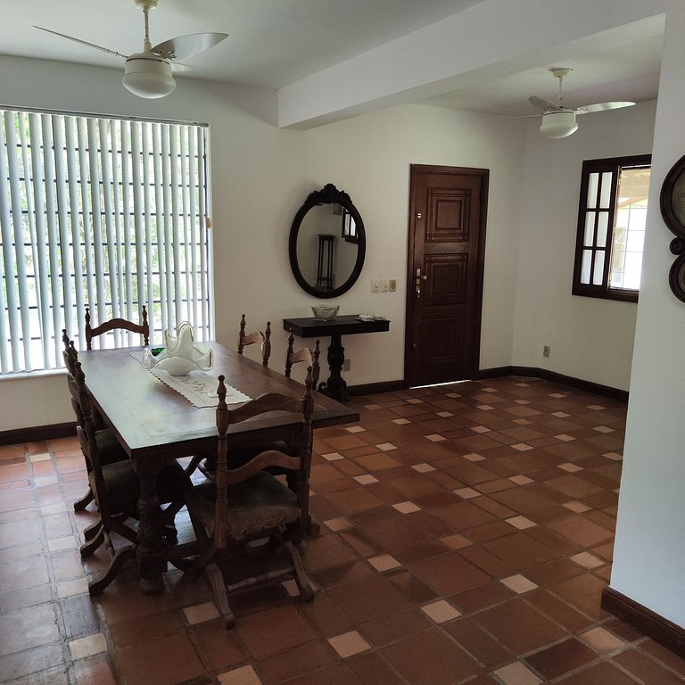 Casa de Campo Com Piscina e Churrasqueira
