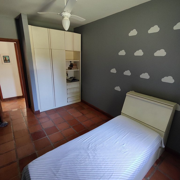Casa de Campo Com Piscina e Churrasqueira