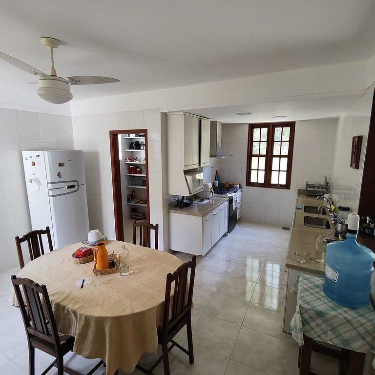 Casa de Campo Com Piscina e Churrasqueira