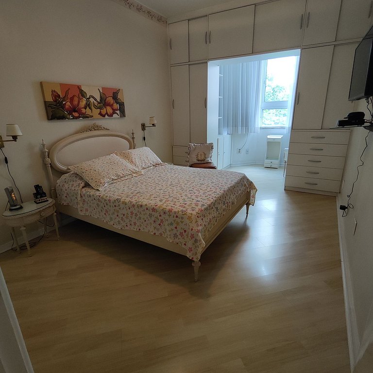 Luxuoso Apartamento 3 quartos na Praia do Leme