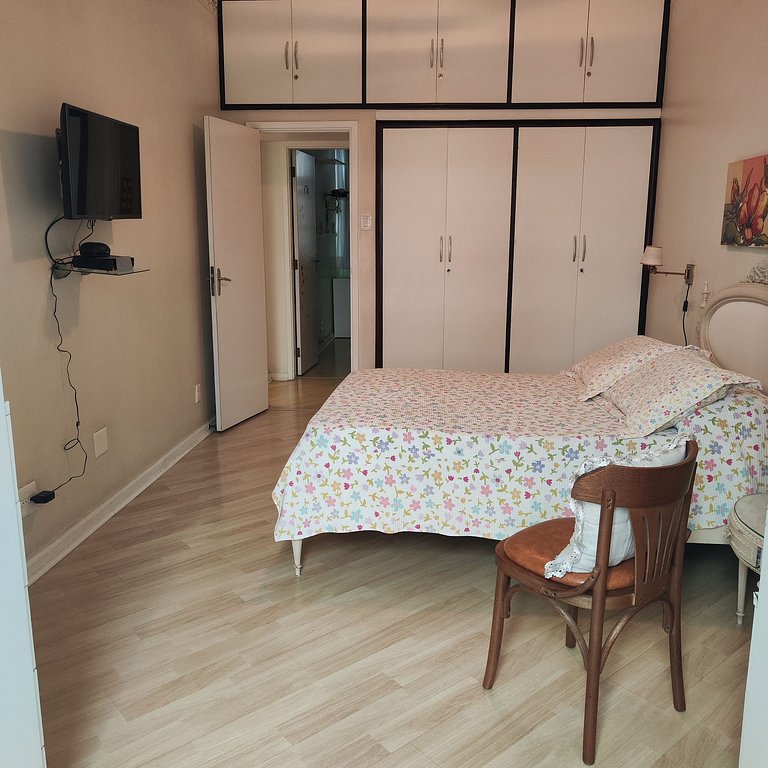 Luxuoso Apartamento 3 quartos na Praia do Leme