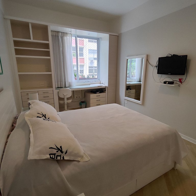Luxuoso Apartamento 3 quartos na Praia do Leme