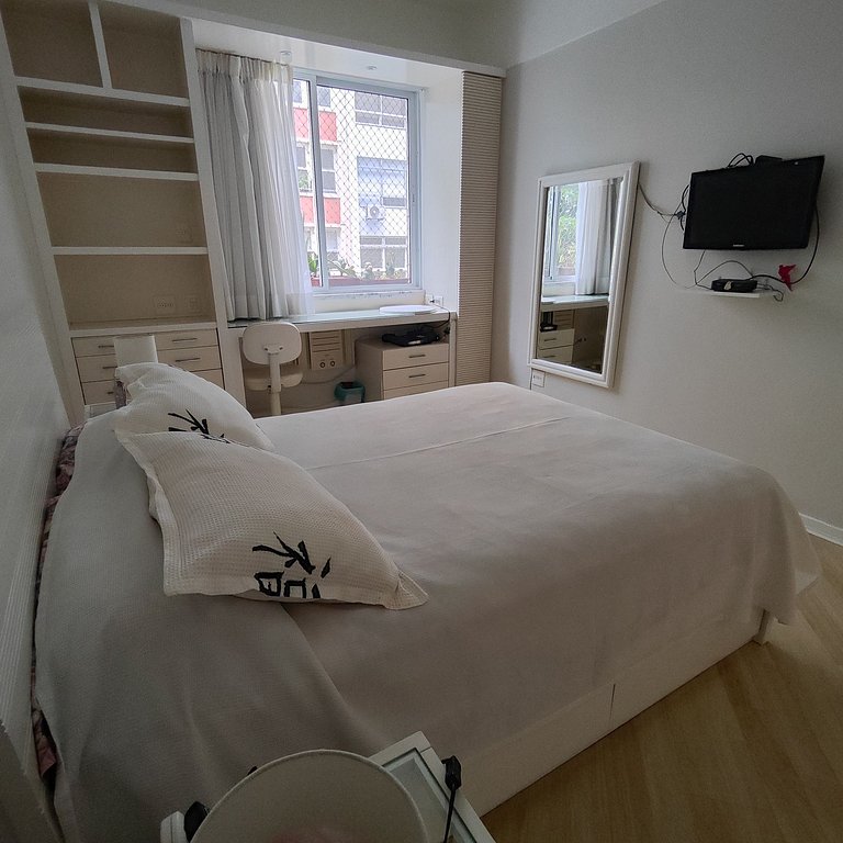 Luxuoso Apartamento 3 quartos na Praia do Leme