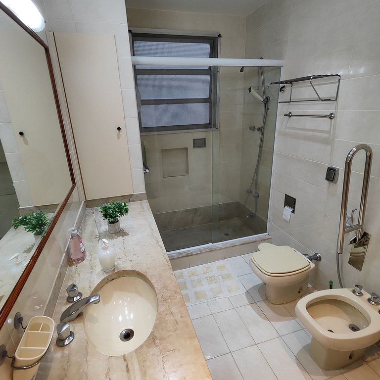 Luxuoso Apartamento 3 quartos na Praia do Leme