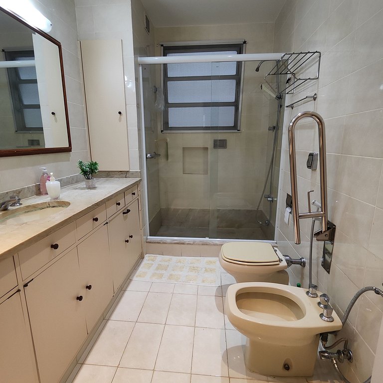Luxuoso Apartamento 3 quartos na Praia do Leme