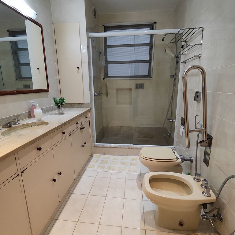 Luxuoso Apartamento 3 quartos na Praia do Leme