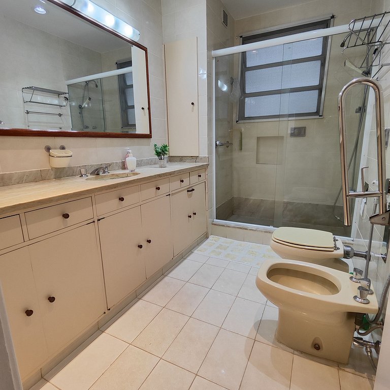 Luxuoso Apartamento 3 quartos na Praia do Leme