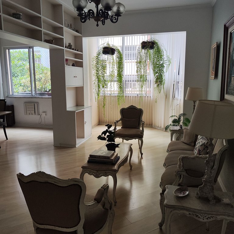 Luxuoso Apartamento 3 quartos na Praia do Leme