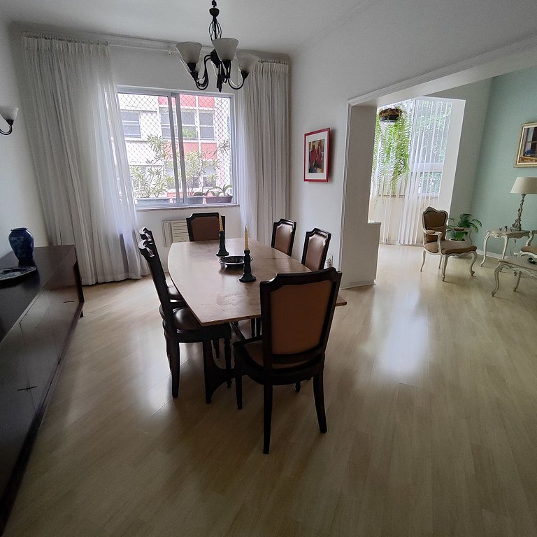 Luxuoso Apartamento 3 quartos na Praia do Leme