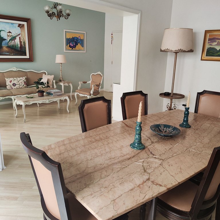 Luxuoso Apartamento 3 quartos na Praia do Leme