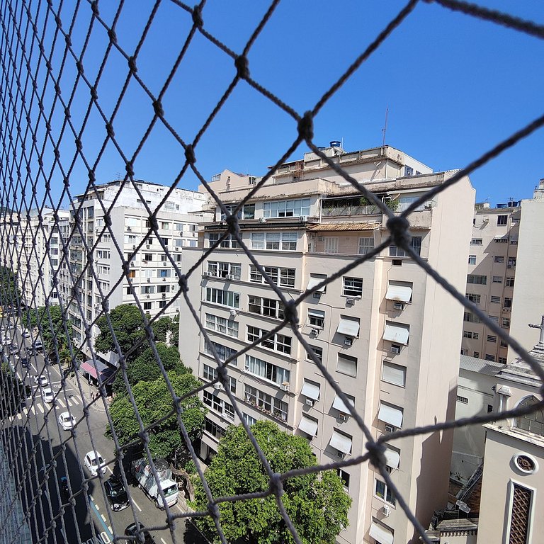 Apto completo no coração de Copacabana