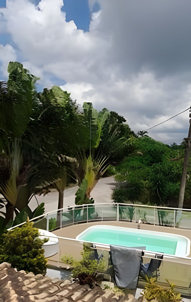Casa duplex c/ praia particular.
