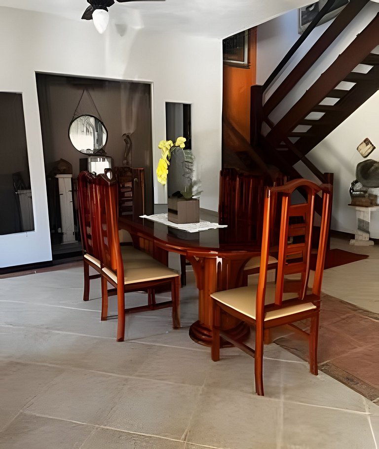 Casa duplex c/ praia particular.