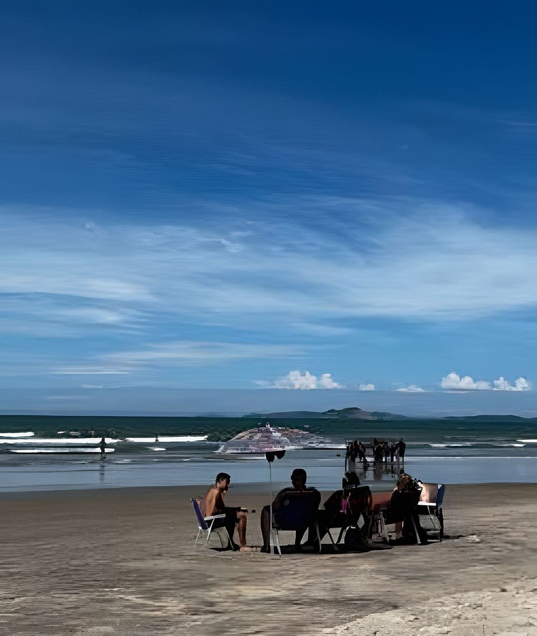 Casa duplex c/ praia particular.