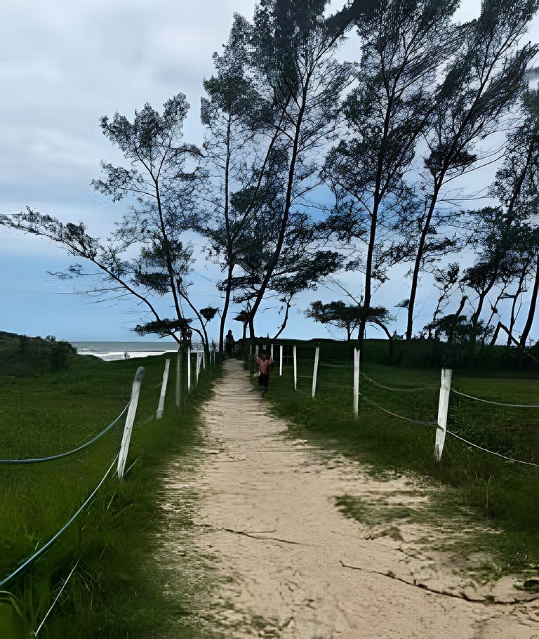 Casa duplex c/ praia particular.