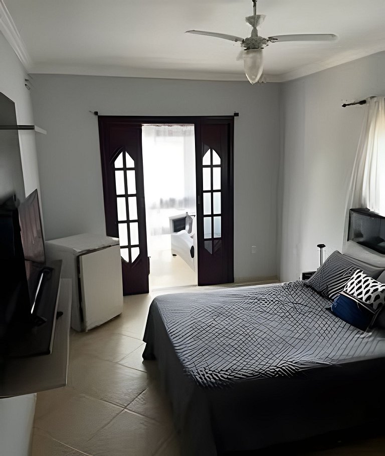 Casa duplex c/ praia particular.