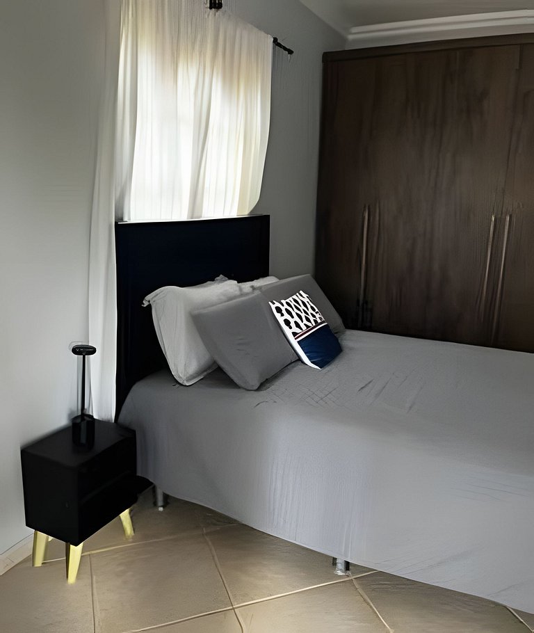 Casa duplex c/ praia particular.
