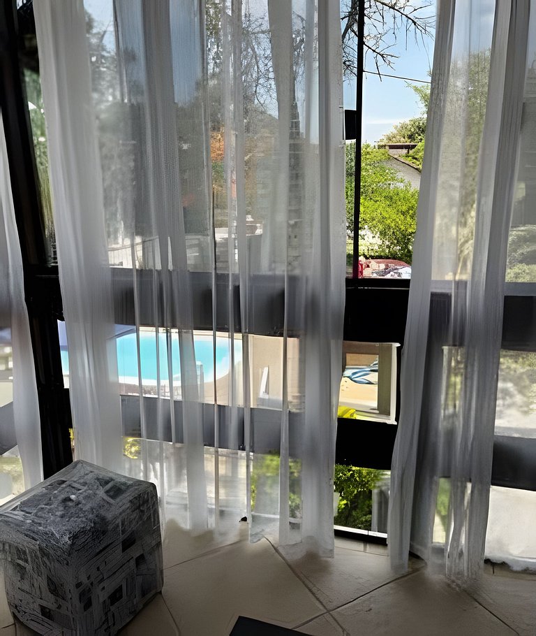 Casa duplex c/ praia particular.
