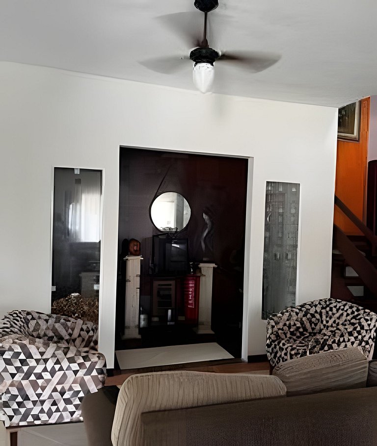Casa duplex c/ praia particular.