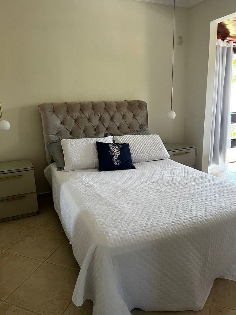 Casa duplex c/ praia particular.
